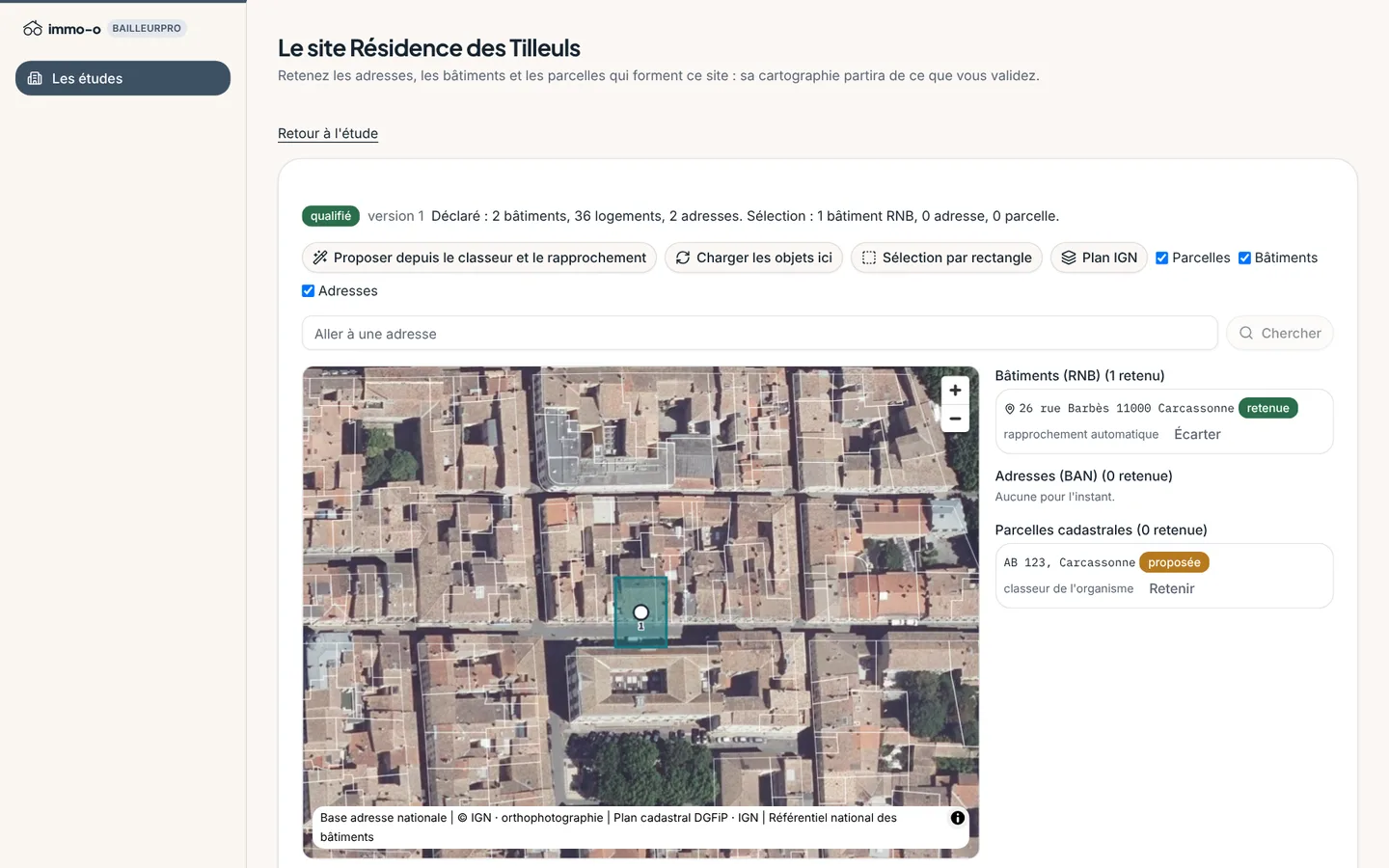 La qualification d'un site sur la carte : photographie aérienne, cadastre, bâtiment retenu et parcelle proposée
