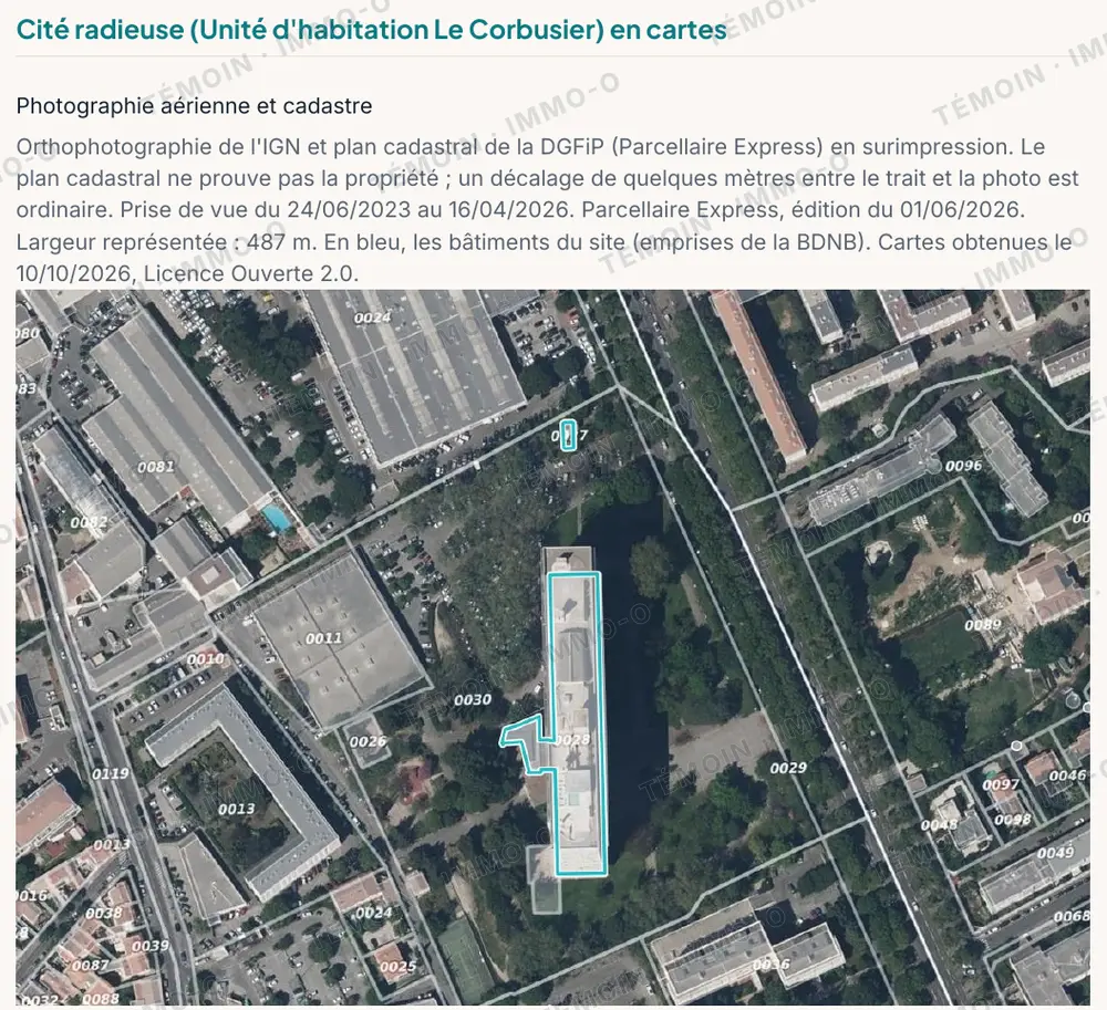 Page du rapport : photographie aérienne de la Cité radieuse avec le plan cadastral et le contour du bâtiment en cyan